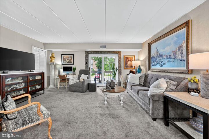 Property Photo:  68104 Delaire Landing Road 00 104  PA 19114 