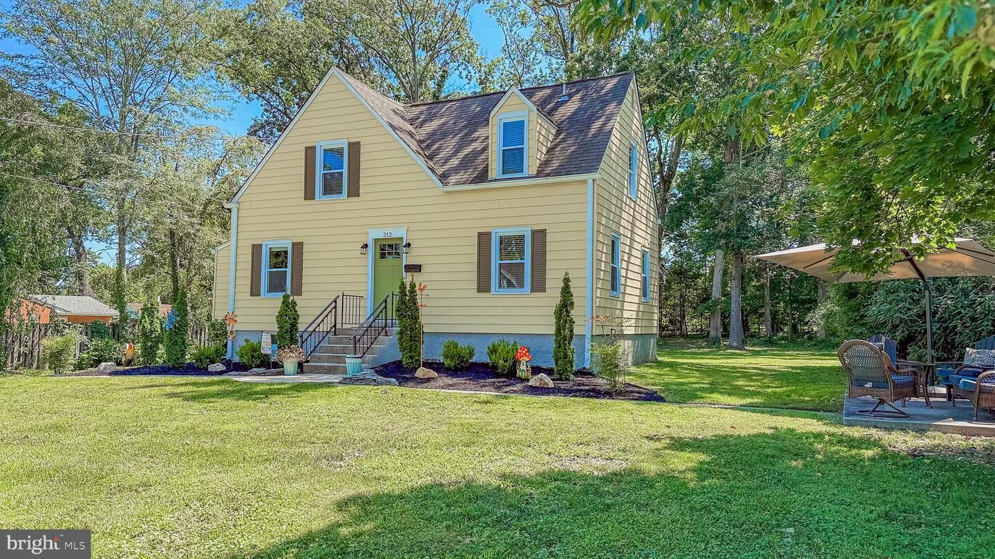 Property Photo: 212 E Chatsworth Avenue MD 21136