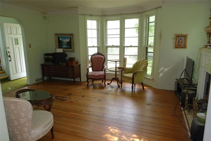 Property Photo: 63 Crawford Avenue MB R2H 1X4