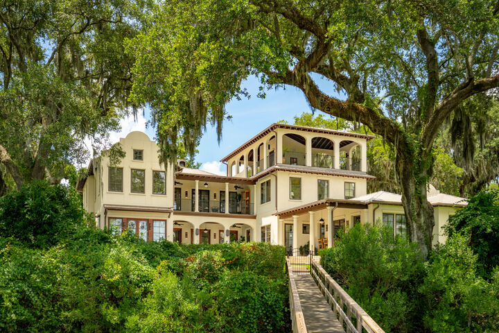 Property Photo:  134 3rd Avenue  SC 29464 