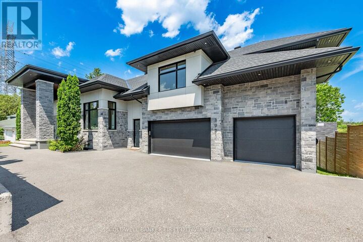 Photo de la propriété:  1981 Prince Of Wales Drive  ON K2C 3J7 