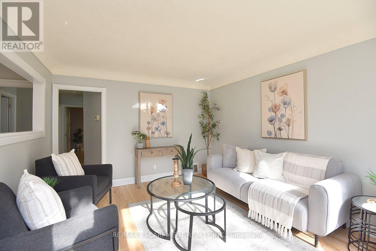Property Photo: 82 East 38th Street ON L8V 4E5