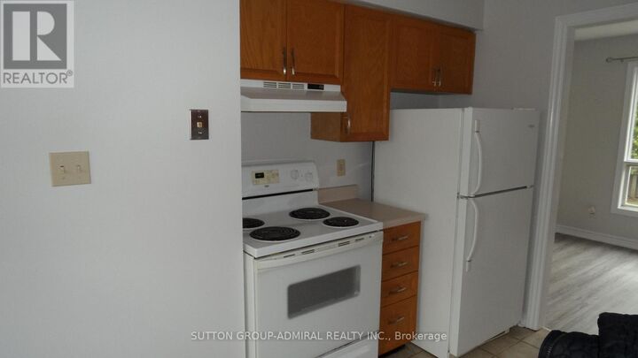 Photo de la propriété: 65 Delaney Crescent ON L4N 7C4