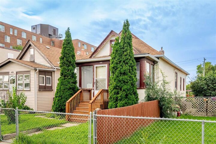 628 Flora Avenue  Winnipeg MB R2W 0S5 photo