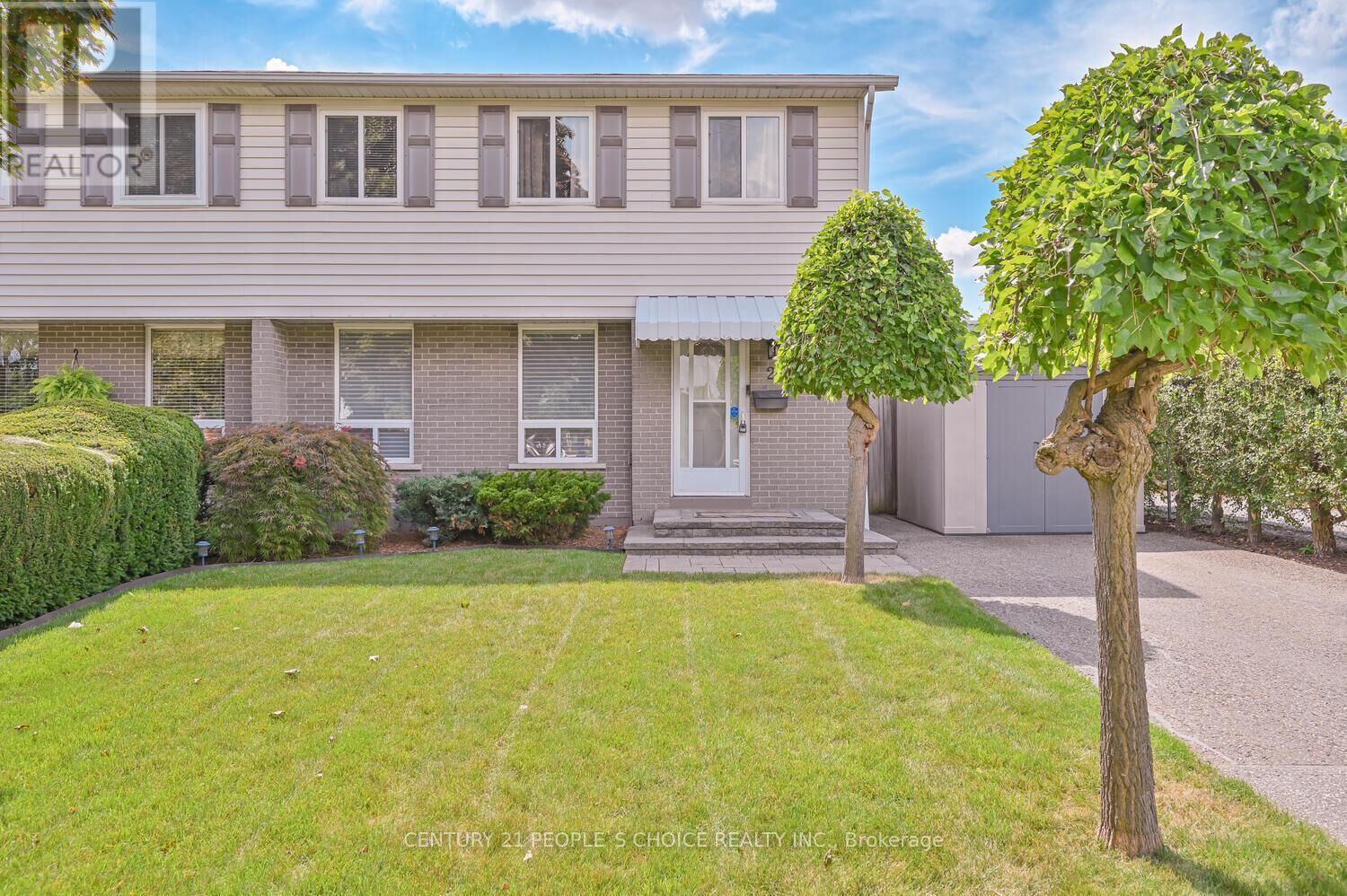 Property Photo:  2 Fontaine Court  ON L6T 3J2 