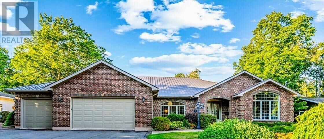 Property Photo: 5 Harris Court PE C1N 5R7