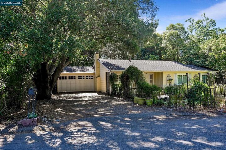Property Photo: 16 Stanley Ct CA 94595