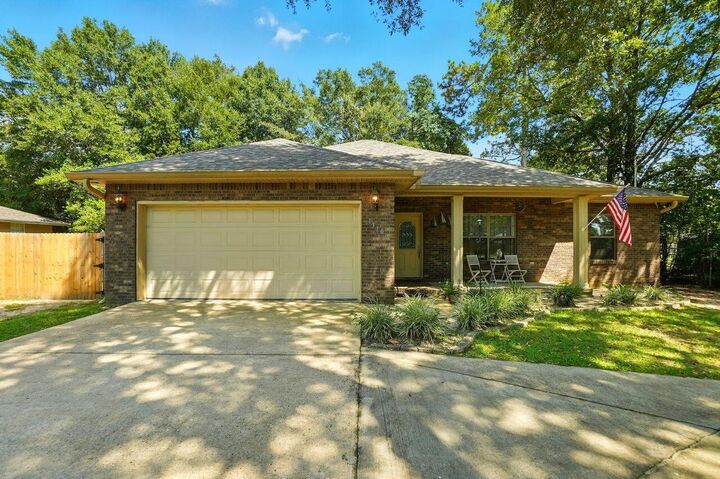 Property Photo: 1310 Texas Parkway FL 32536