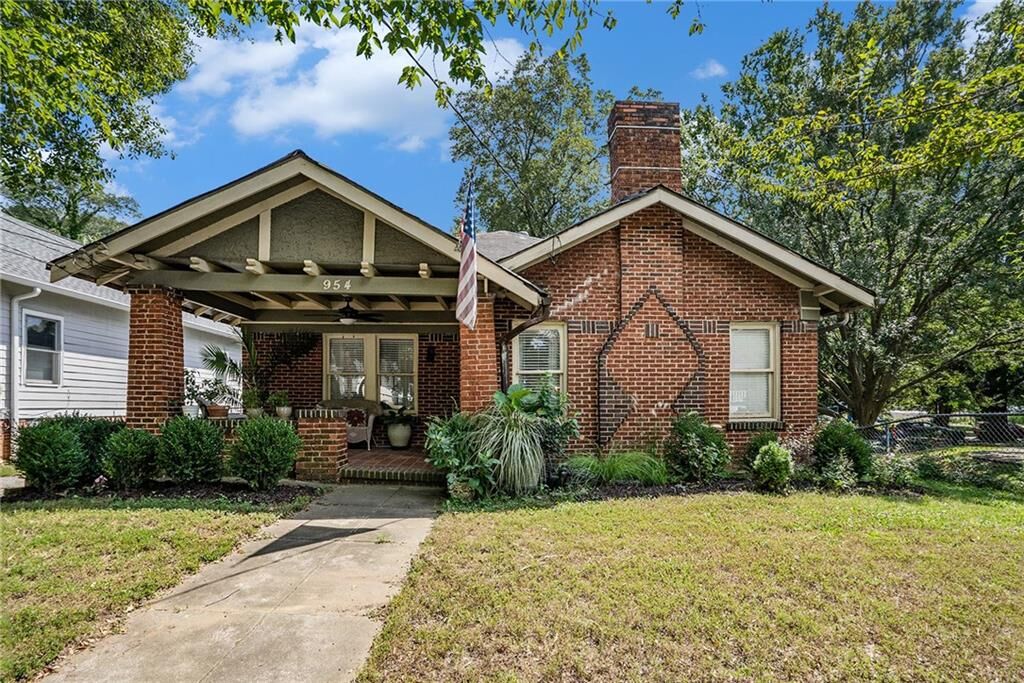 Property Photo:  954 White Street SW  GA 30310 