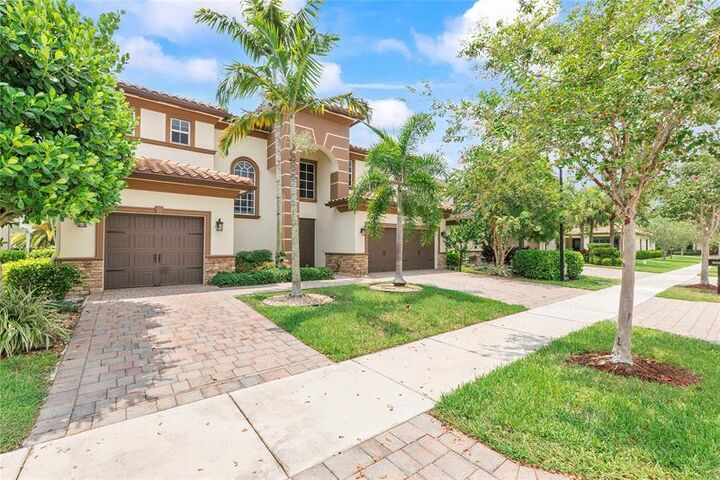 Property Photo:  9860 Lakeview Ln  FL 33076 