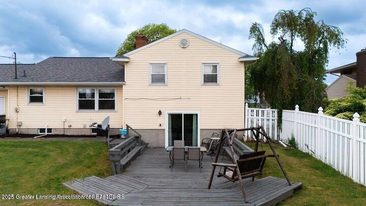 Property Photo:  515 Chanticleer Trail  MI 48917 