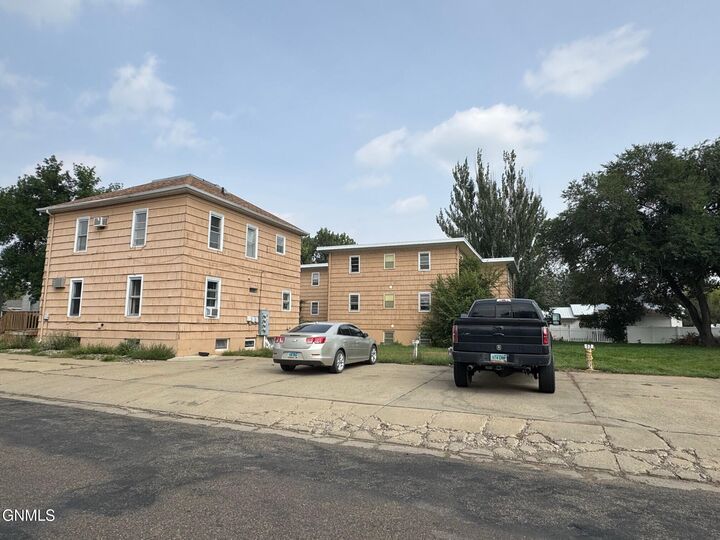 Property Photo:  536-550 1st St E Street E  ND 58601 