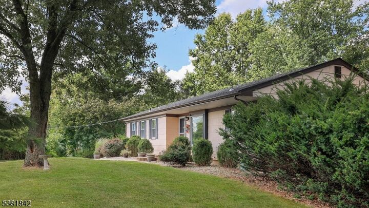 Property Photo:  18 Rittenhouse Rd  NJ 08559 
