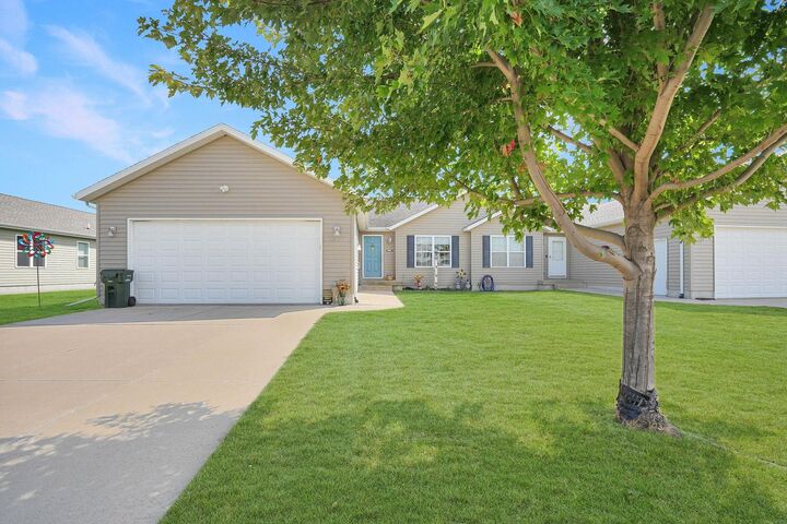 1520 Springbrook Drive  Cedar Falls IA 50613 photo