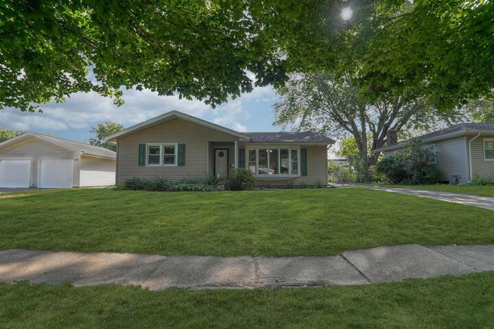 2416 Valley Park  Cedar Falls IA 50613 photo