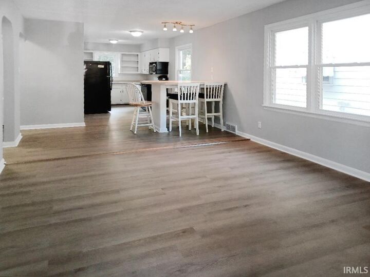 Property Photo: 1404 S Harlan Avenue IN 47714