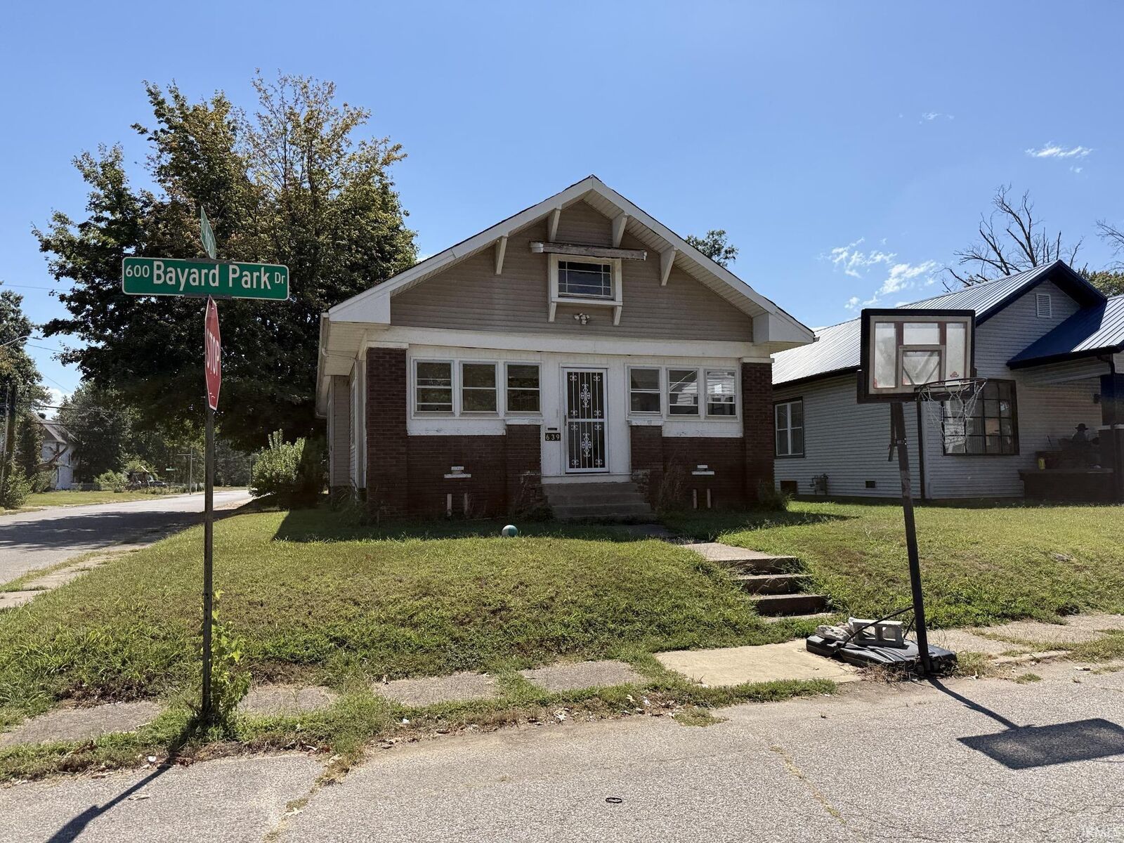 Property Photo: 639 Bayard Park Drive IN 47713