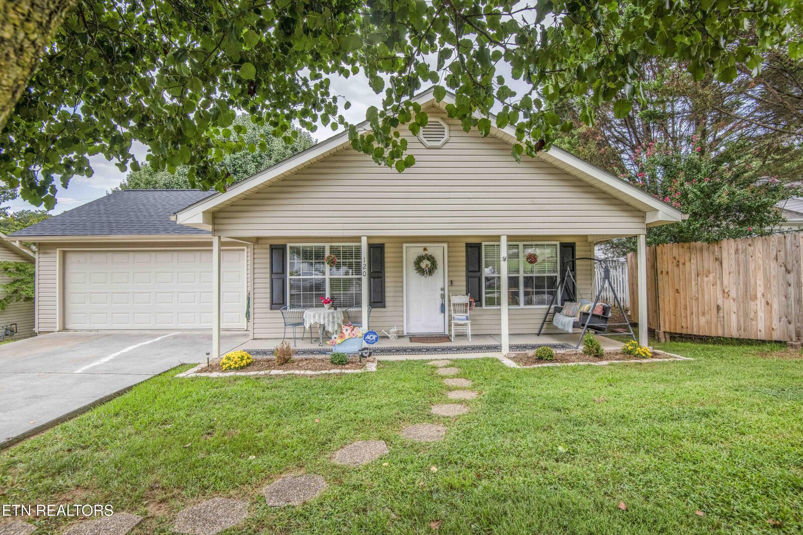 Property Photo: 120 Emerald Ct Place TN 37771