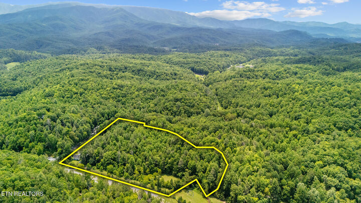 Property Photo: 1139 Glades Rd TN 37738