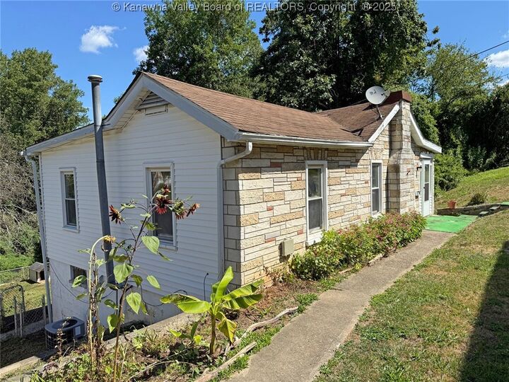 Property Photo: 1313 1/2 Camden Drive WV 25302