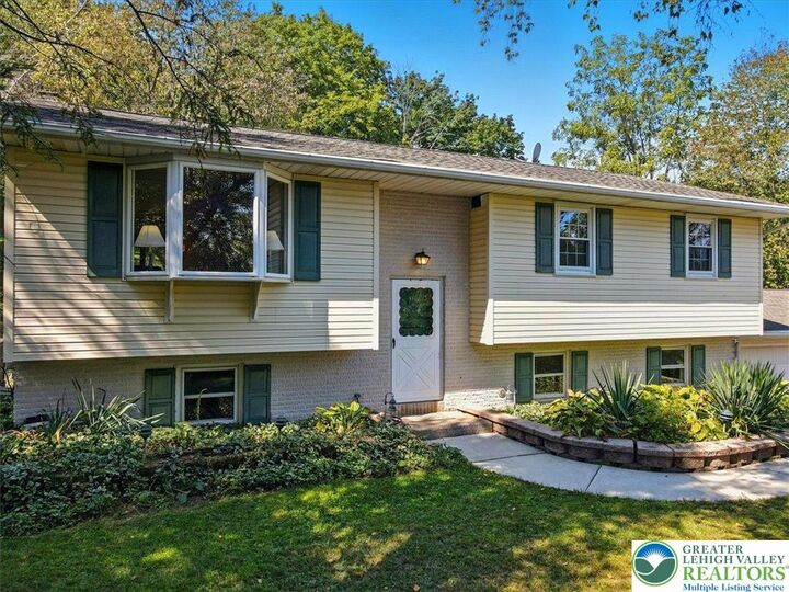 Property Photo:  579 Overlook Circle  PA 18088 