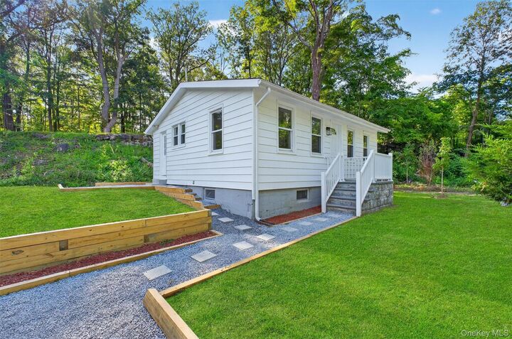 Property Photo:  2091 Maple Avenue  NY 10567 