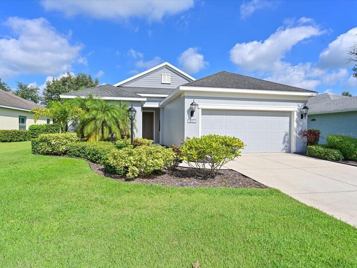 Property Photo:  11907 Forest Park Circle  FL 34211 