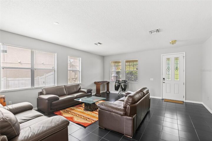 Property Photo: 10048 Stratford Pointe Avenue FL 32832