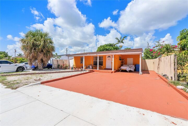Property Photo: 5161 N Andrews Avenue FL 33309