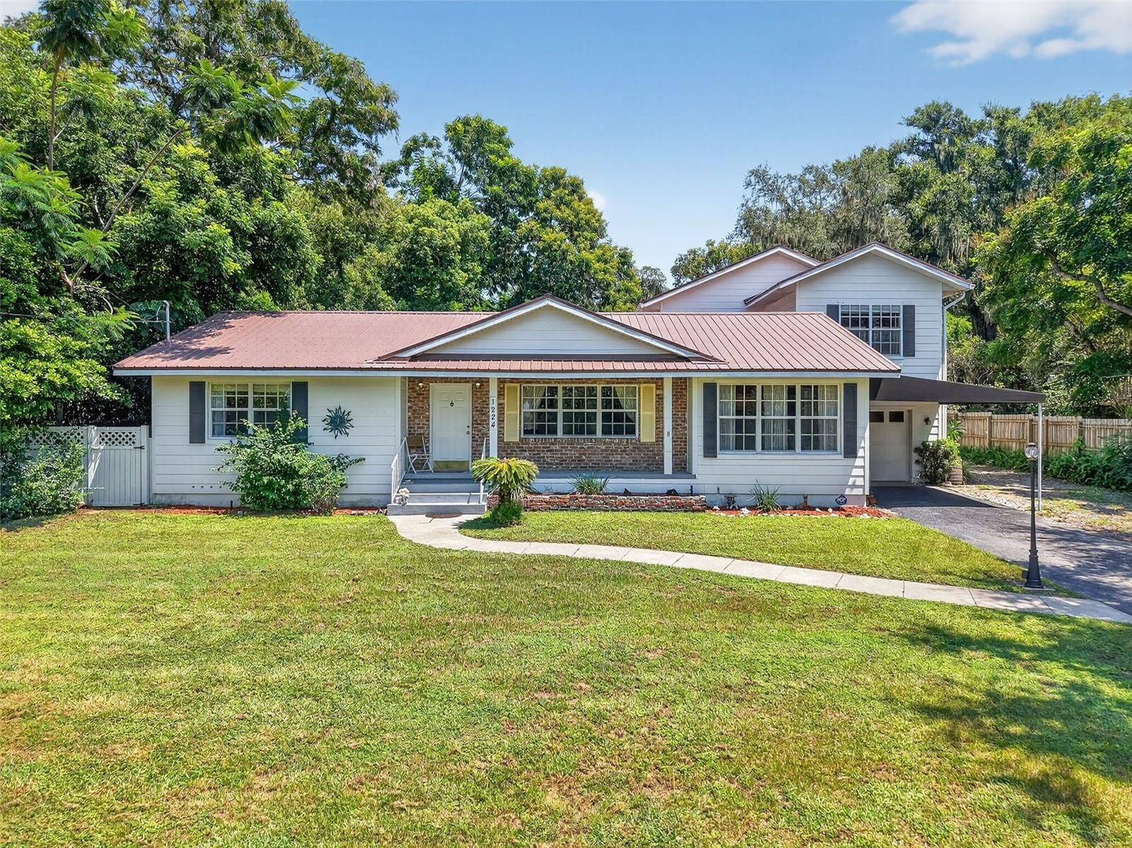 Property Photo: 1224 Normandy Drive FL 32757