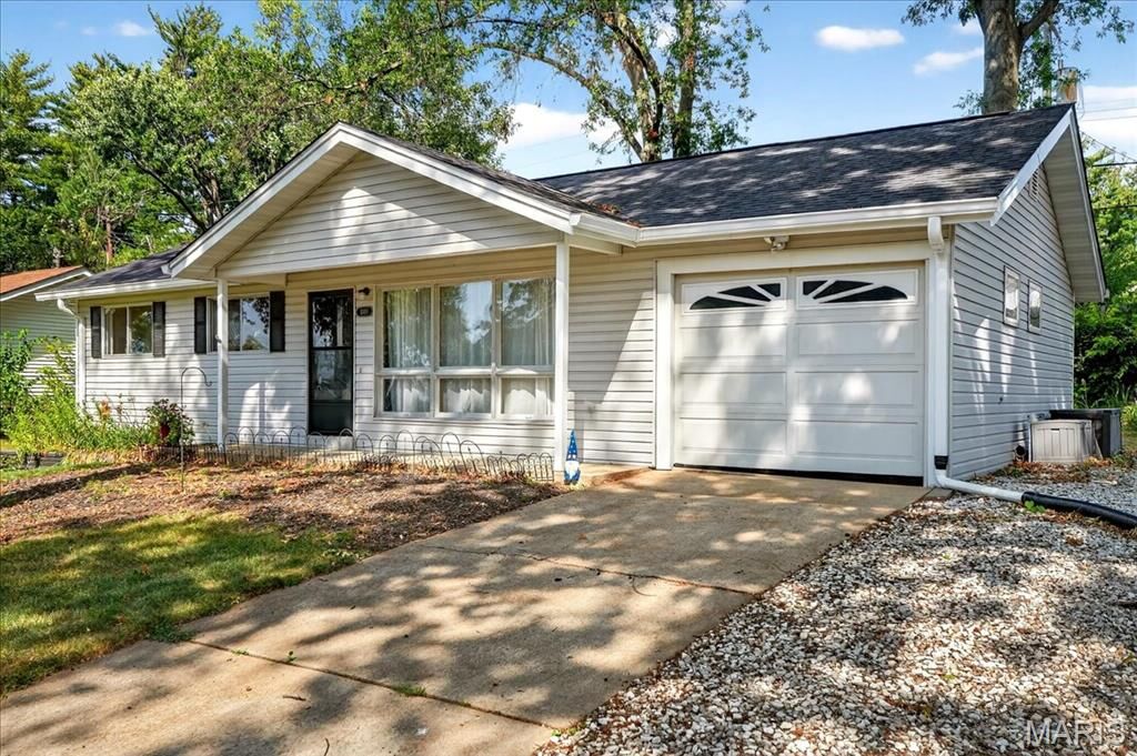 Property Photo: 1408 Homecrest Drive MO 63127