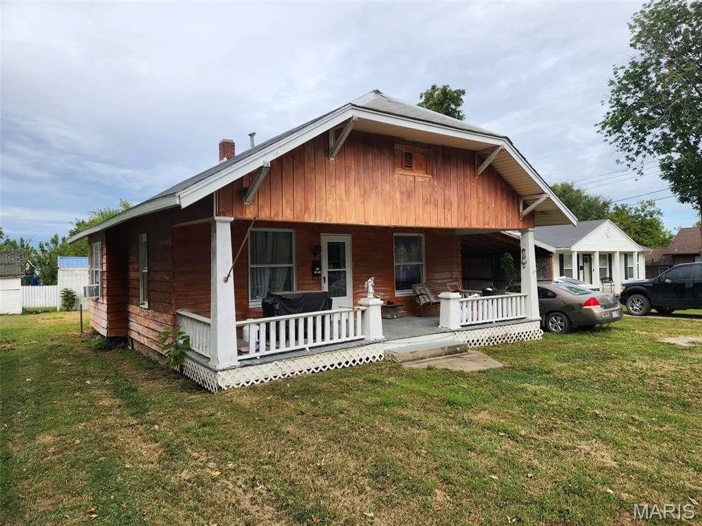 Property Photo:  511 S Elm Street  MO 63456 