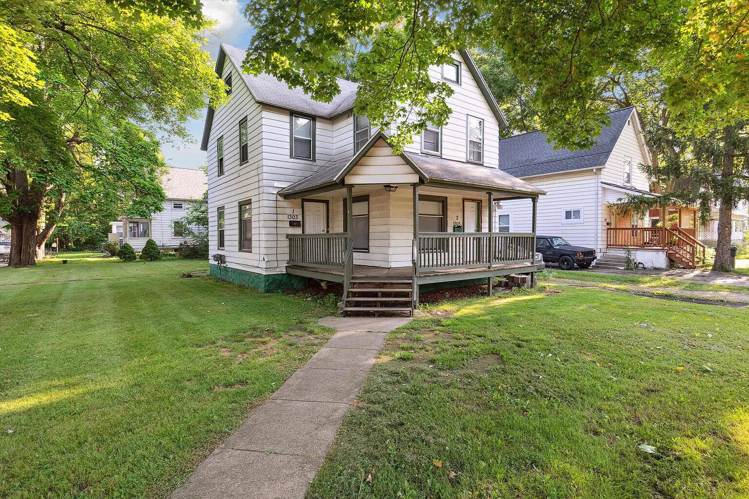 Property Photo: 1303 E Stockbridge Avenue MI 49001