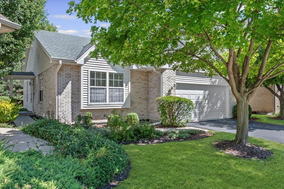 Property Photo: 1118 Kylemore Court IL 60431