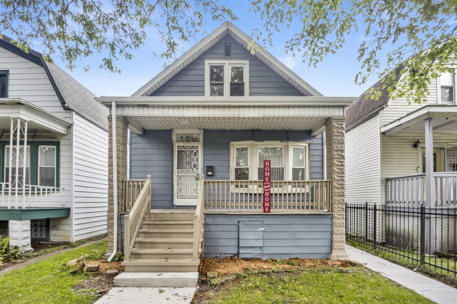 Property Photo: 7825 S Ingleside Avenue IL 60619