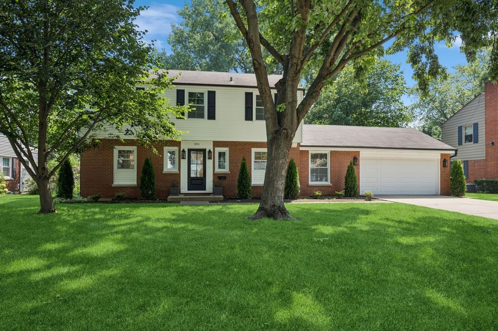 Property Photo:  201 S Stratford Road  IL 60004 