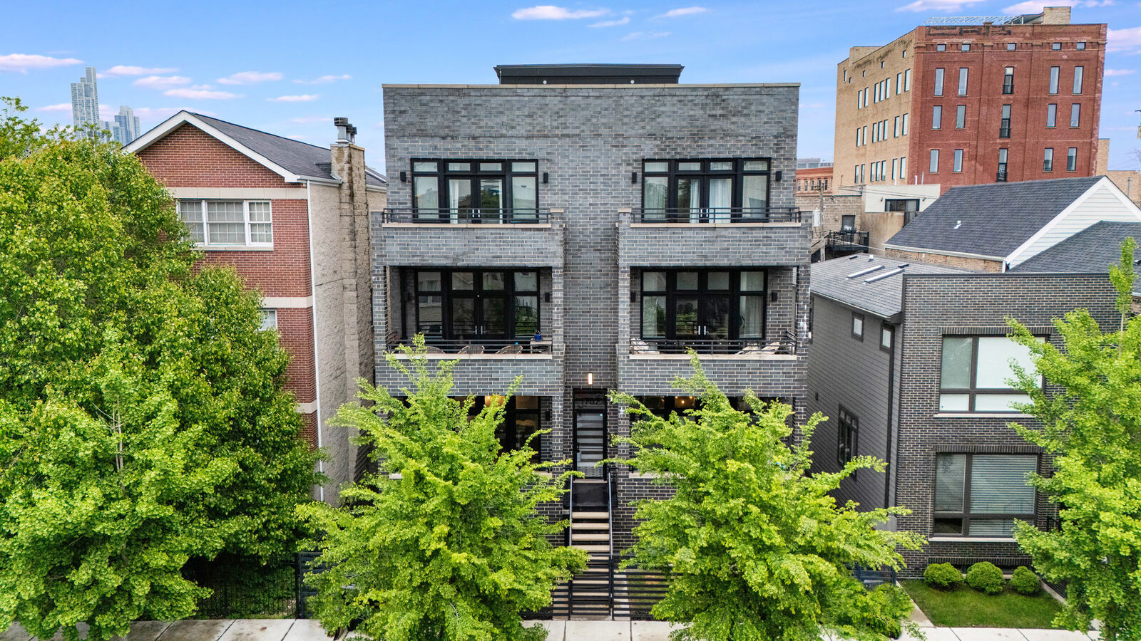 Property Photo: 1707 S Jefferson Street 1 IL 60616