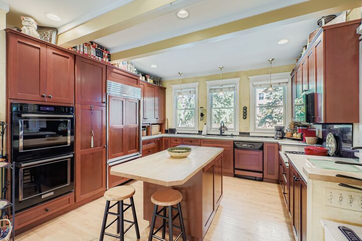 Property Photo: 105 S Vail Avenue IL 60005