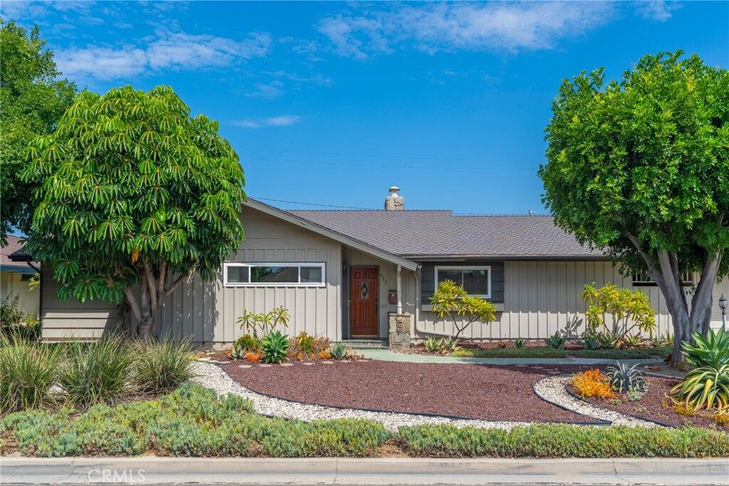 Property Photo:  921 W Pioneer Drive  CA 92805 