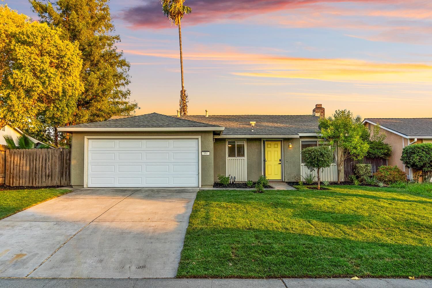 Property Photo: 20 Paramount Circle CA 95823