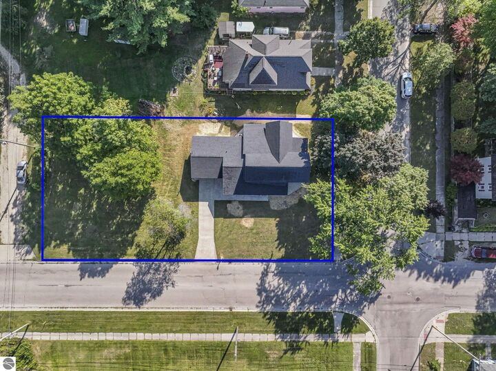 Property Photo: 402 Holbrook MI 49601