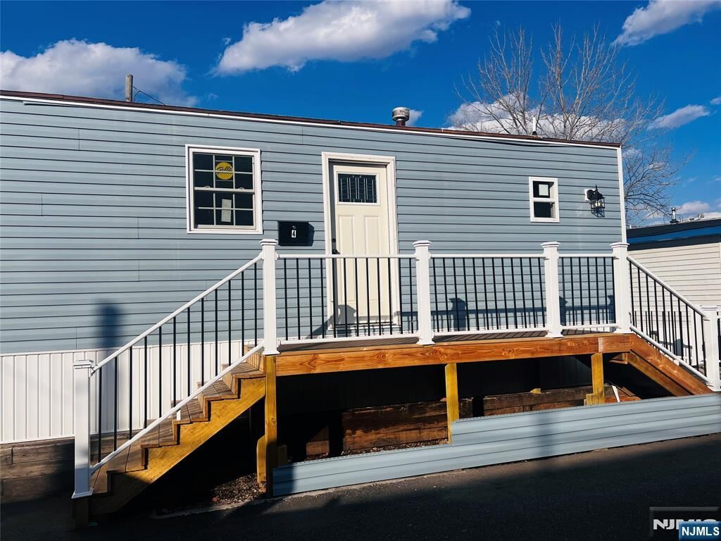 Property Photo:  4 Metro Avenue  NJ 07074 