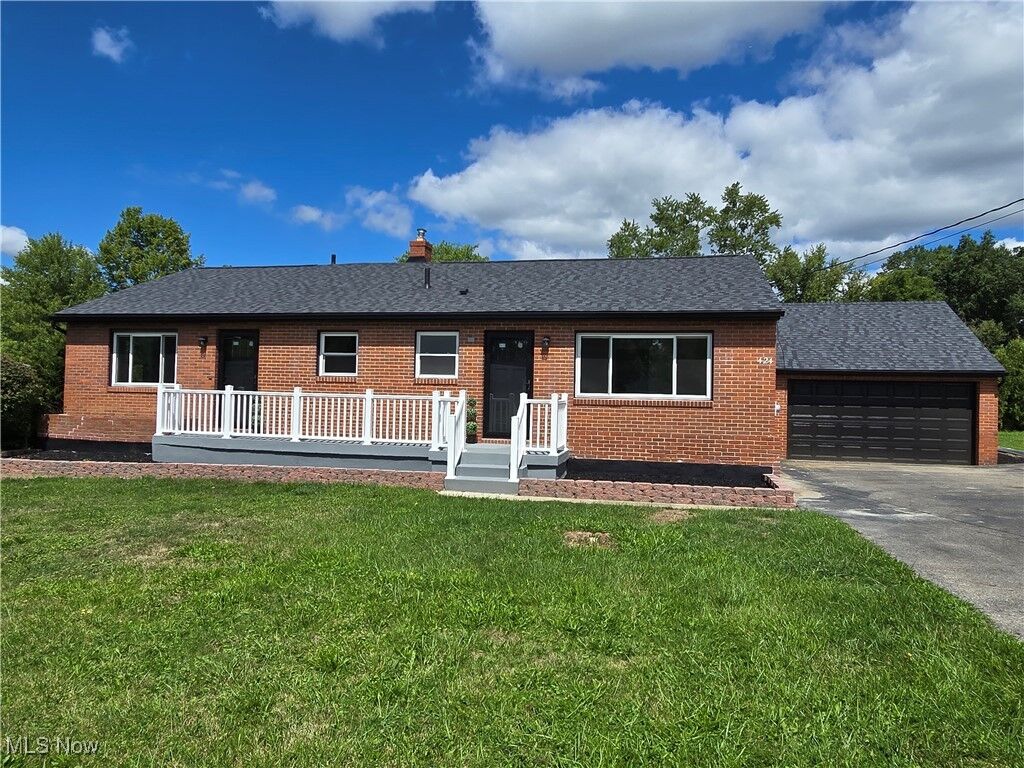 Property Photo:  424 Secrist Lane  OH 44420 