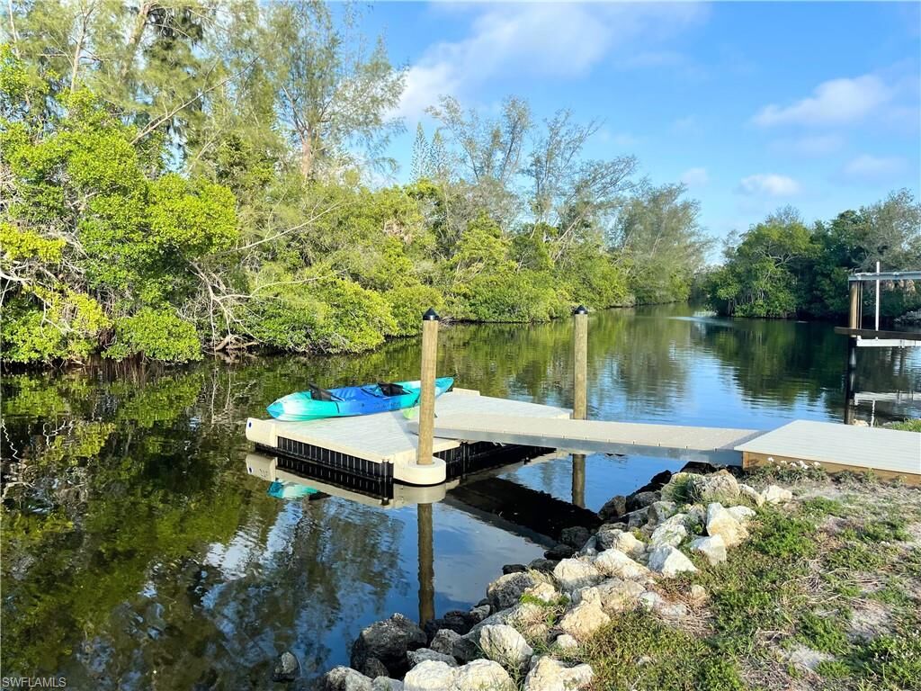 Property Photo: 578 14th St N FL 34102