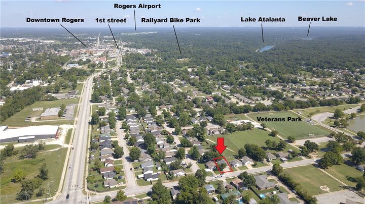 Property Photo: 117 E Veterans Parkway AR 72756