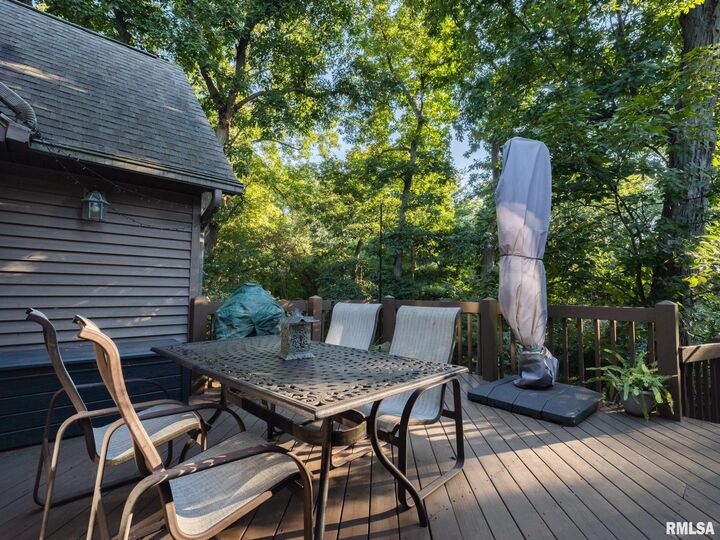 Property Photo:  702 Mayfair Court  IL 61548 