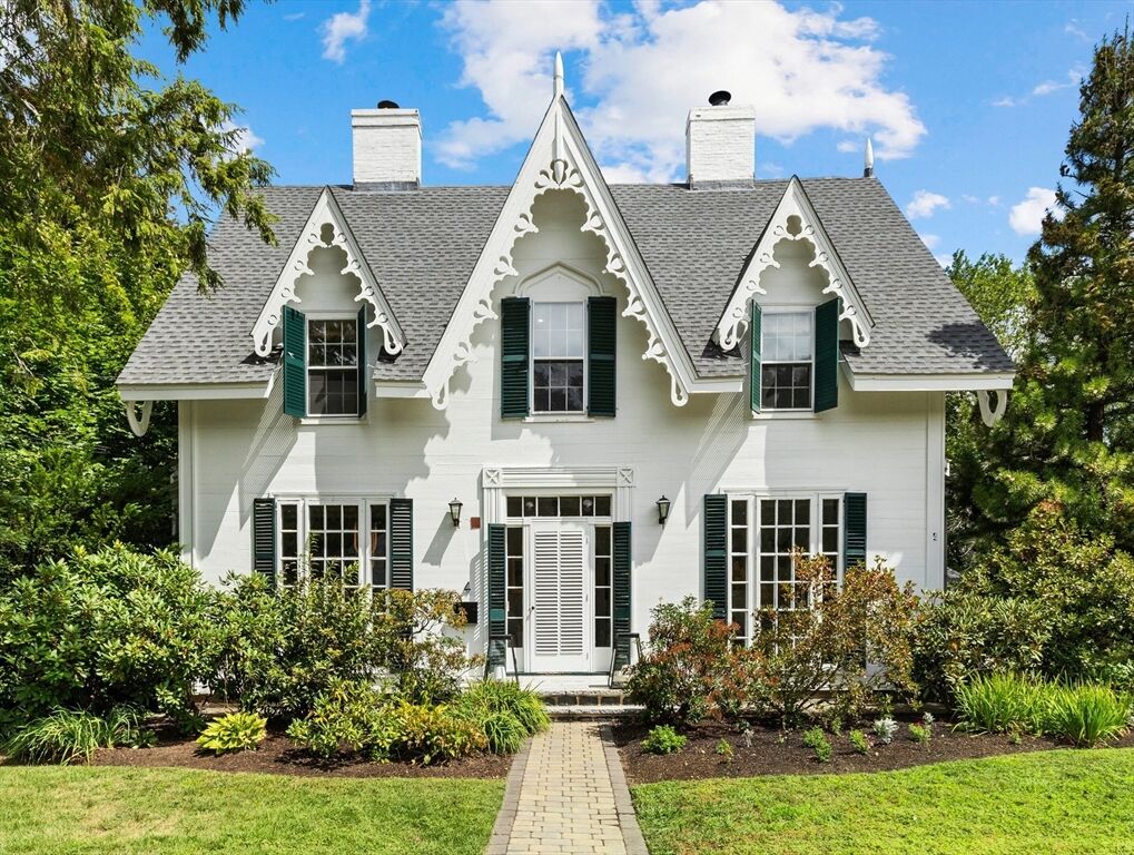 Property Photo:  4 Linden Street  MA 01984 