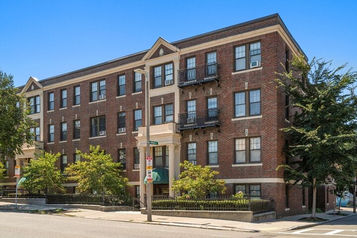 Property Photo:  185 Chestnut Hill Avenue 18  MA 02135 