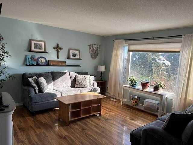 Property Photo:  1506 1 Avenue NW  AB T0J 0Y1 