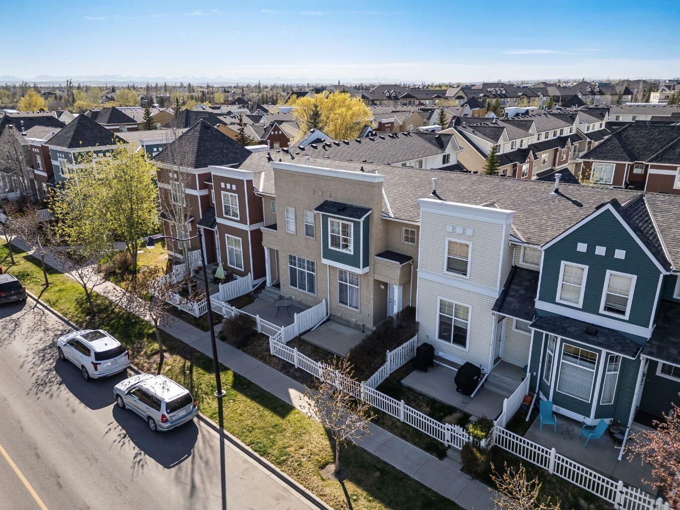 Property Photo:  224 McKenzie Towne Link SE  AB T2Z 4G3 